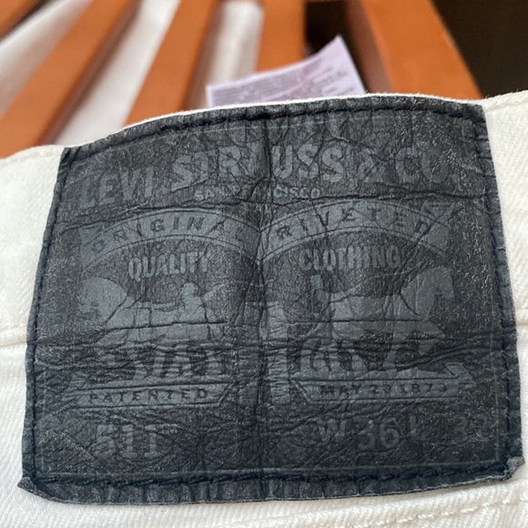 White 511 Levi jeans.  Beautiful condition with no stains worn only once. - Picture 2 of 4